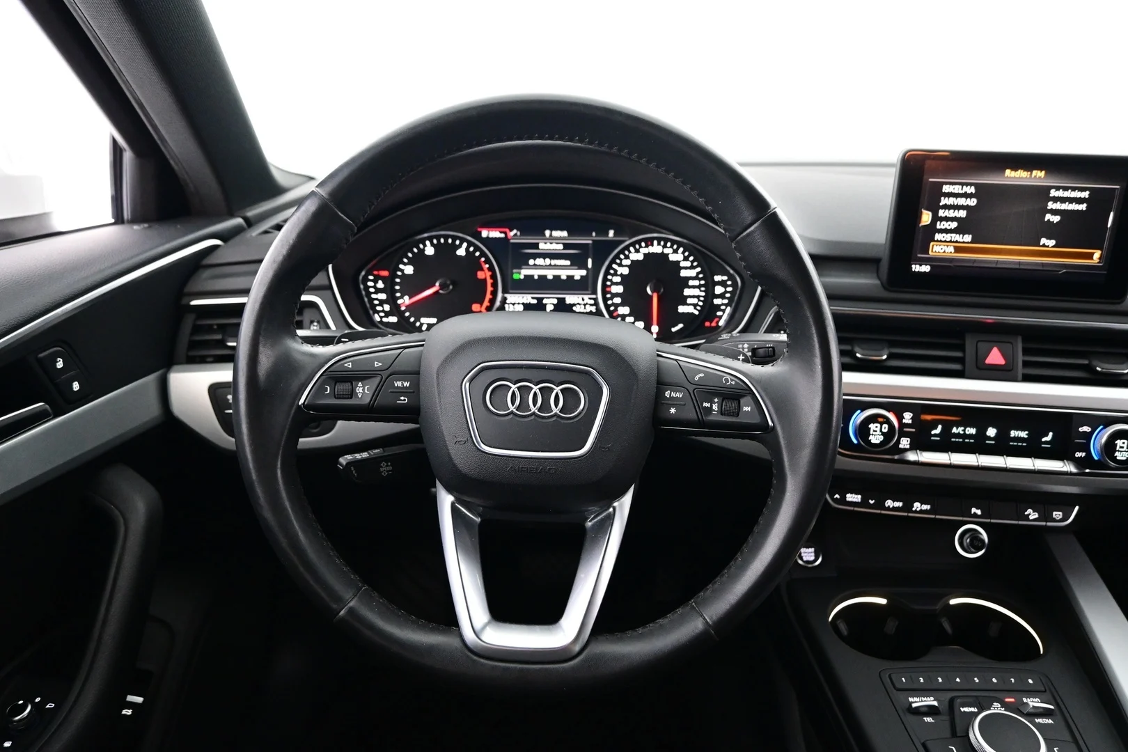 Car Image - 1aYcPEL33i1Z7Ka0vxQs1X