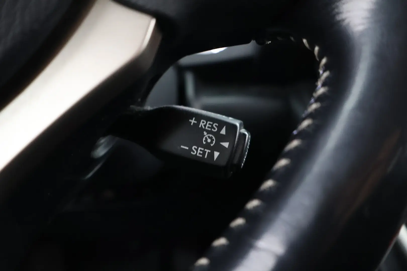 Car Image - 3rWvXhbzmb2l4UVNRs3abO