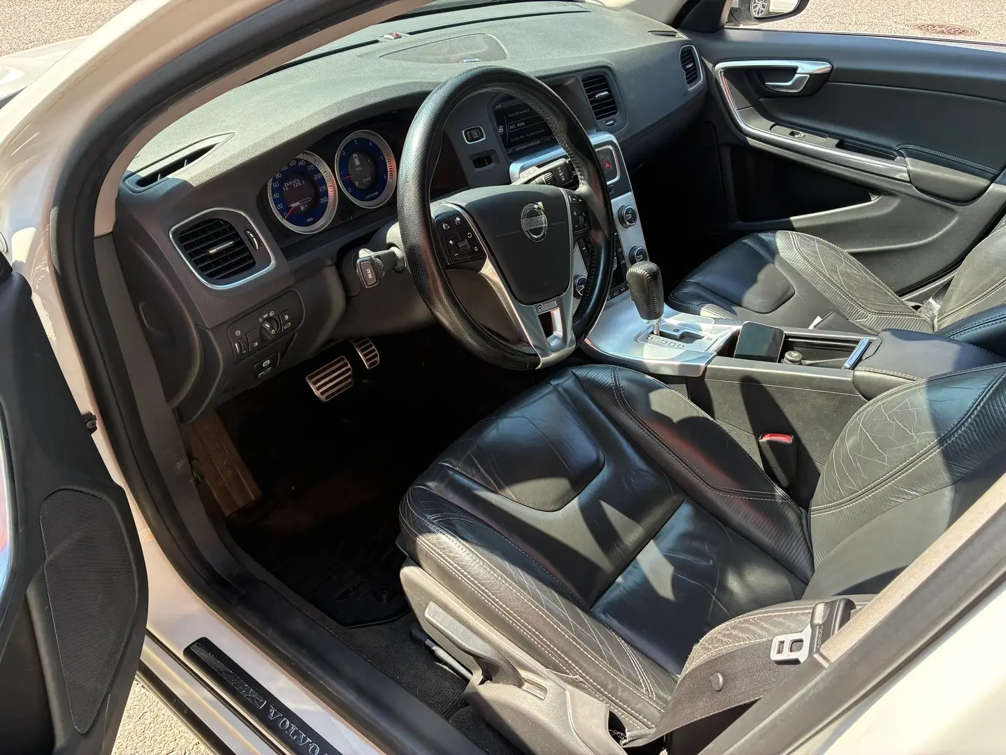 Car Image - 70vsYeYLQ1dAHVgigzXbPE
