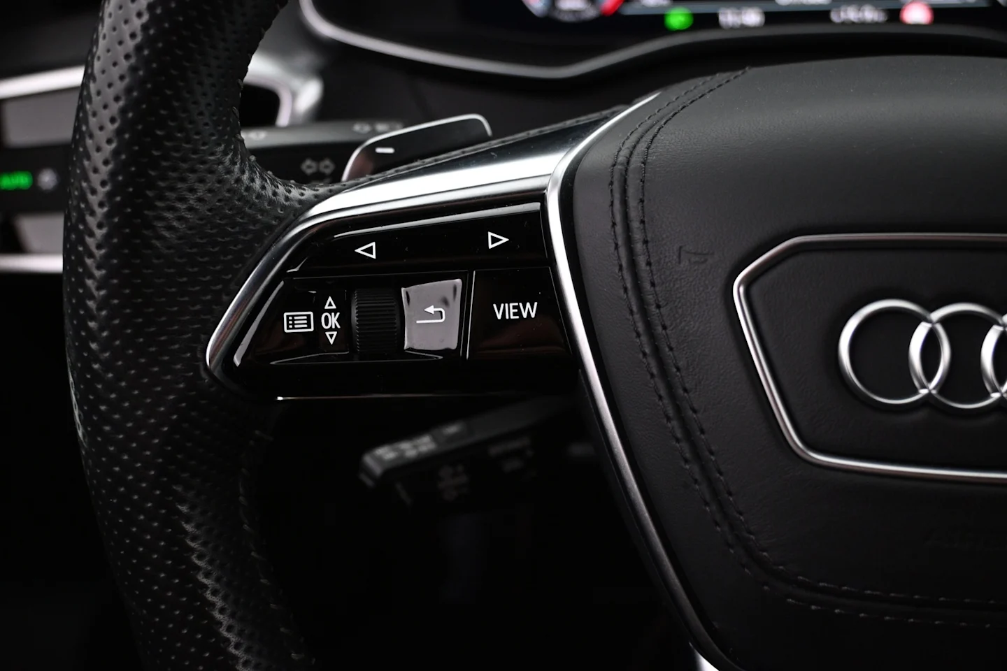 Car Image - DQGC945X4wOgbmkW1apdb