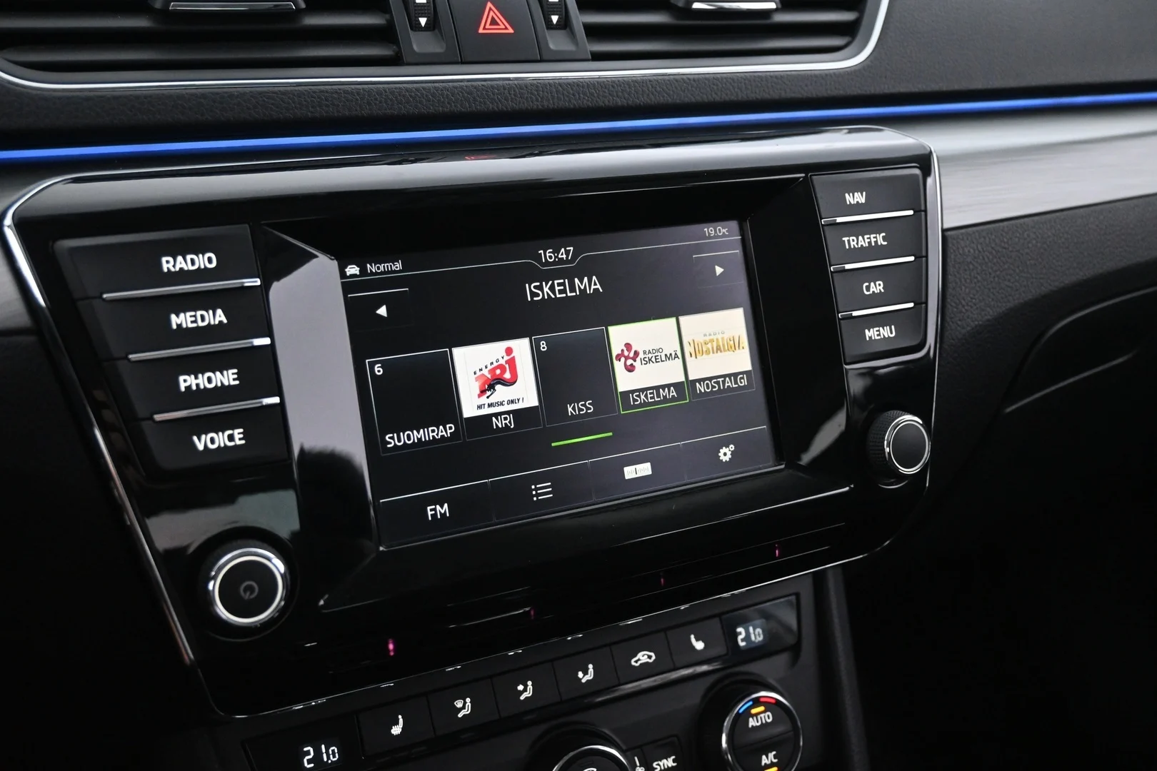 Car Image - gL70p8O1LgRdxLnnQ3AeD