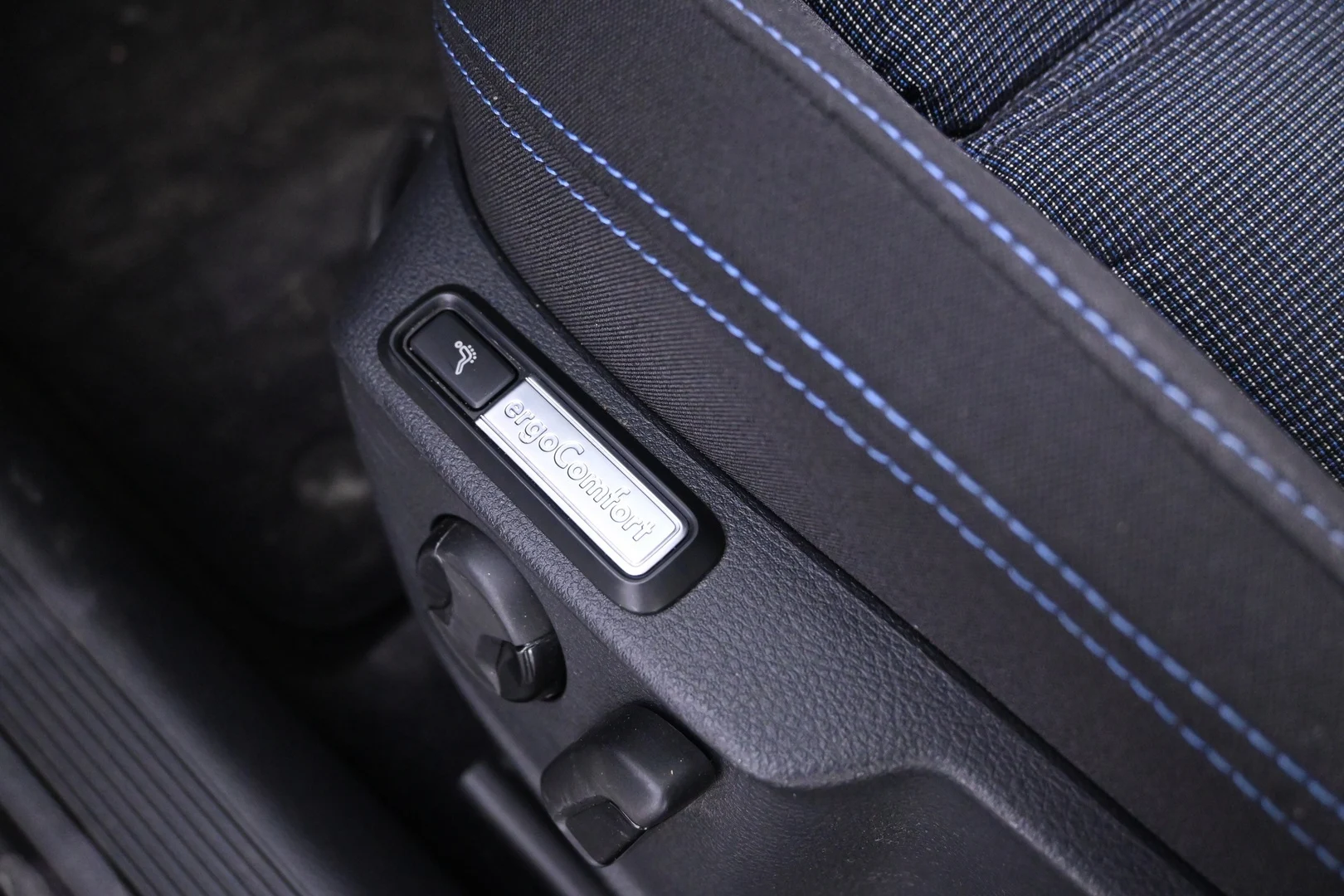 Car Image - 69h6LhKB4OSAn21xlporLx