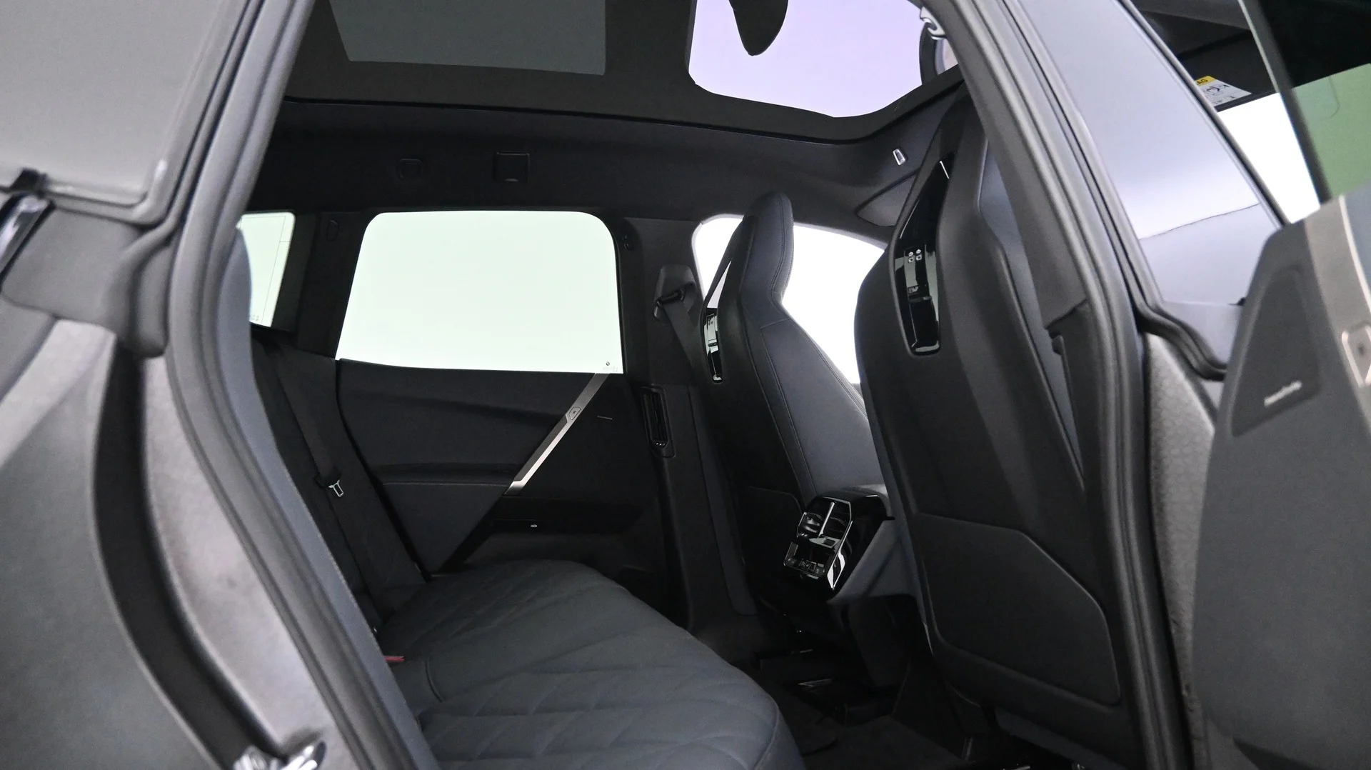 Car Image - 61uJwBNPFzUzAA30n83dXB