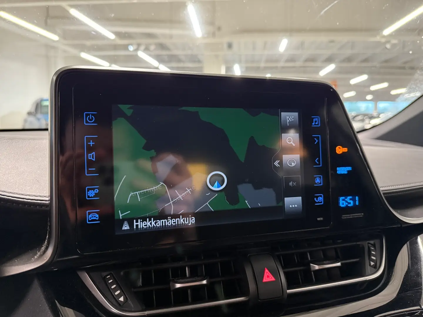Car Image - 5vC1F4HoL8o0pDU7Kn3Pn6