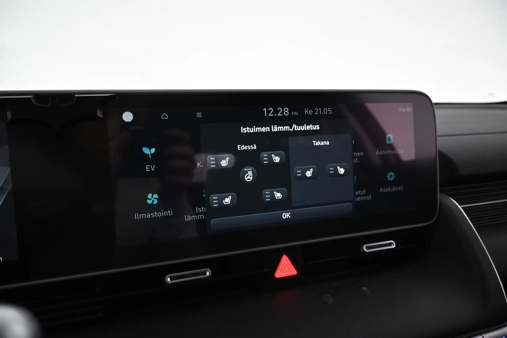 Car Image - 46uEWryf5h9j48cRdEV9U1