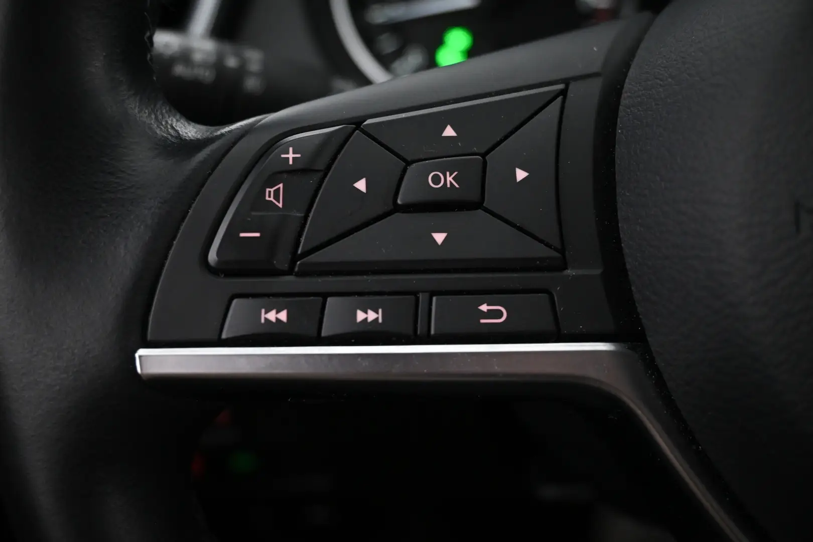 Car Image - 4js7UzV0JCAroWHY2TjNa3
