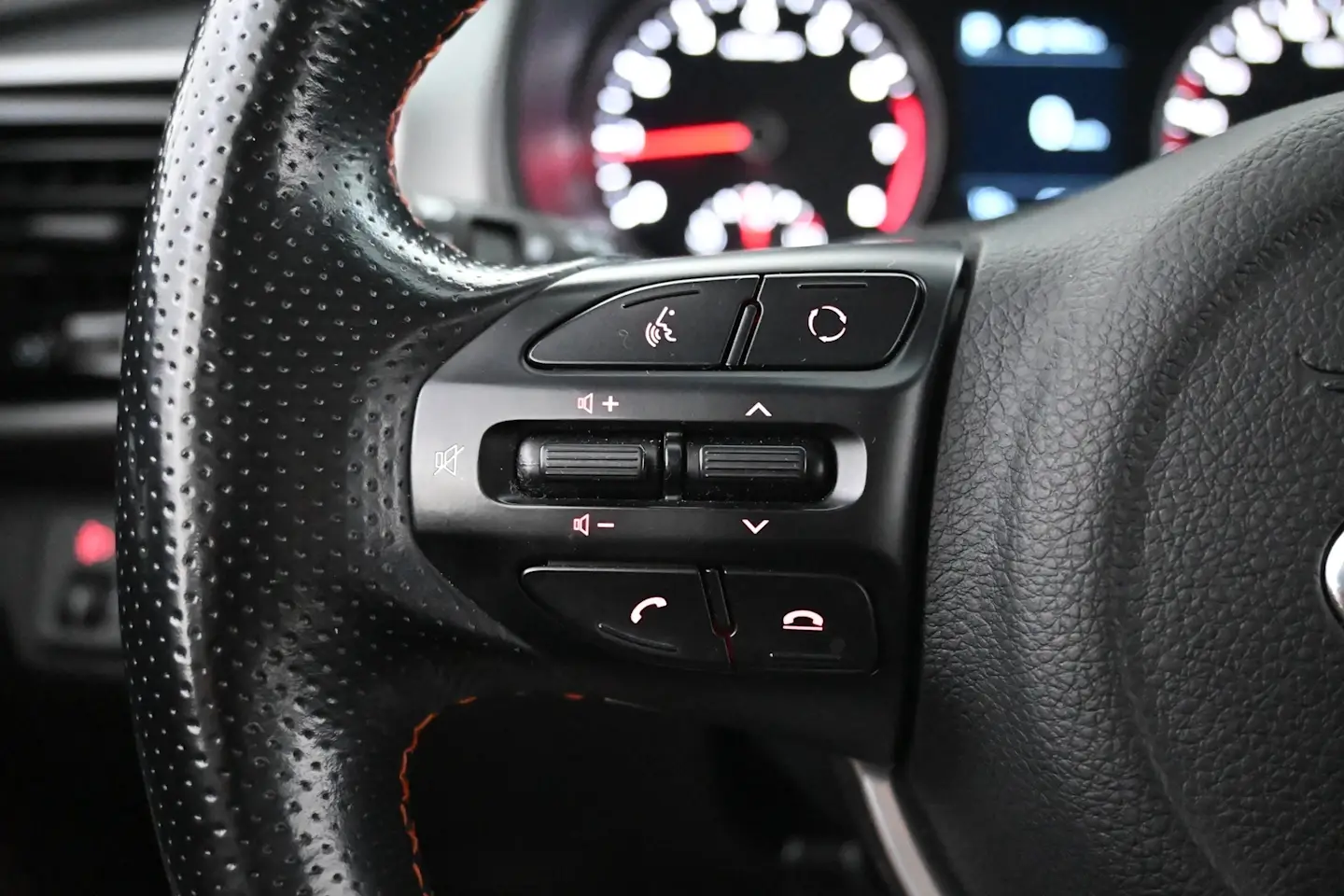 Car Image - 7xvJQD982LIav8IP4bP57J