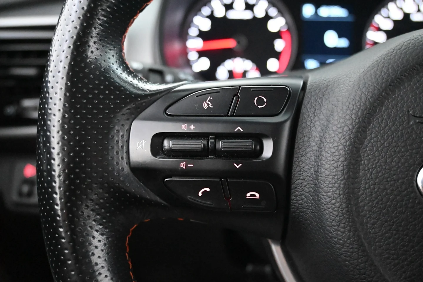 Car Image - 7xvJQD982LIav8IP4bP57J