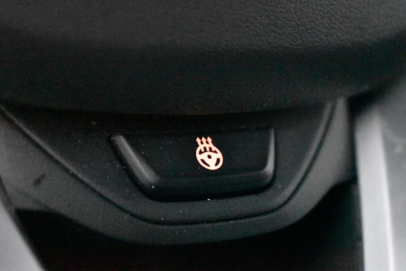Car Image - 4j7Z54j4EcMk0l6JY7LTFq