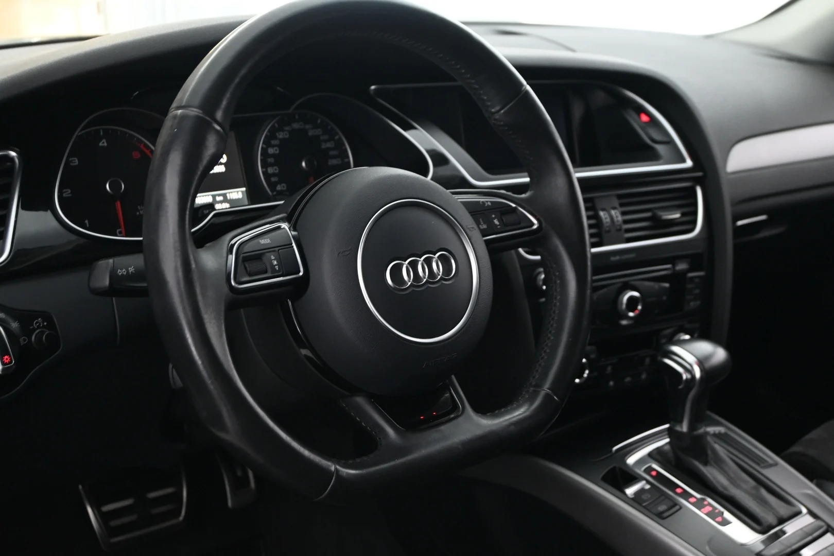 Car Image - 2Mq2t5eMUVchLxQ04ONmv3