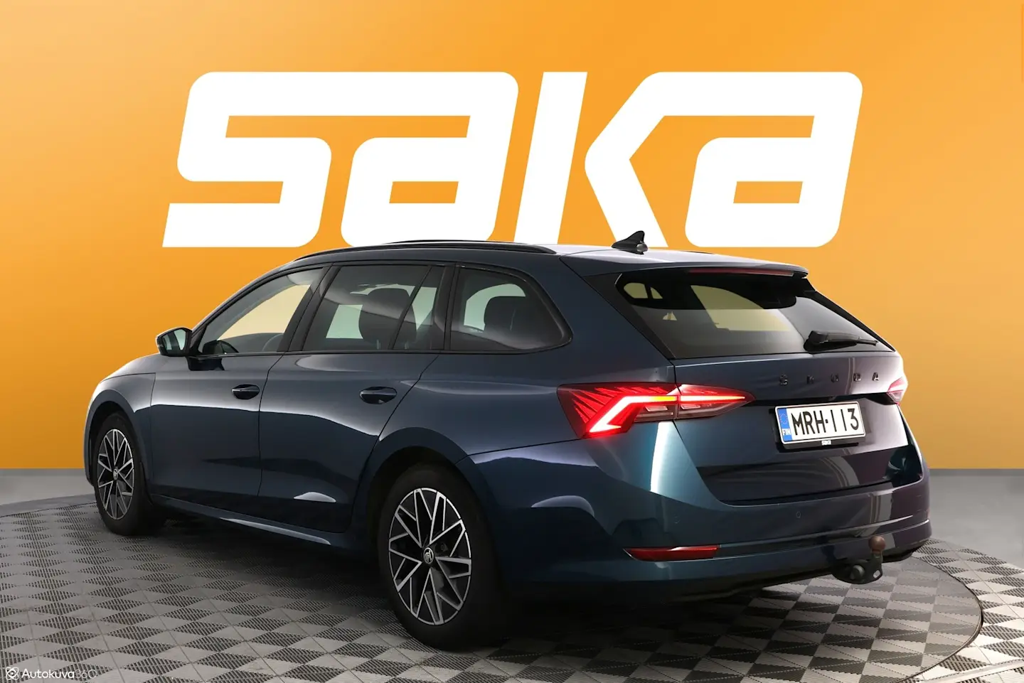 Car Image - 6CYiivnPxrrJjA8Qp4qq6s