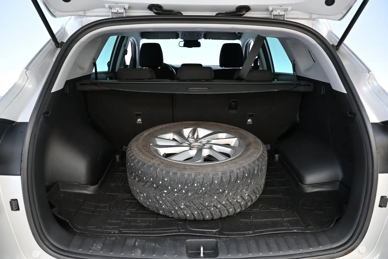 Car Image - 6CRFix35jrlwSxal4TvkbY
