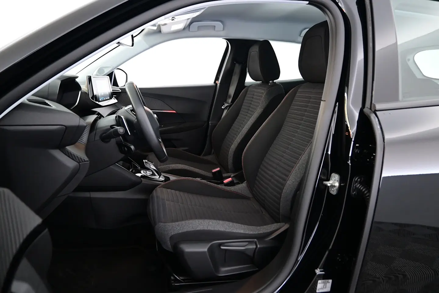 Car Image - 4J8dmckmn9O4xJlWrgYFAQ