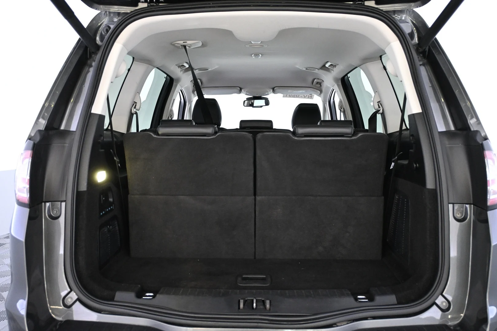 Car Image - 2KXEvzHyrw77APIVRBysUg