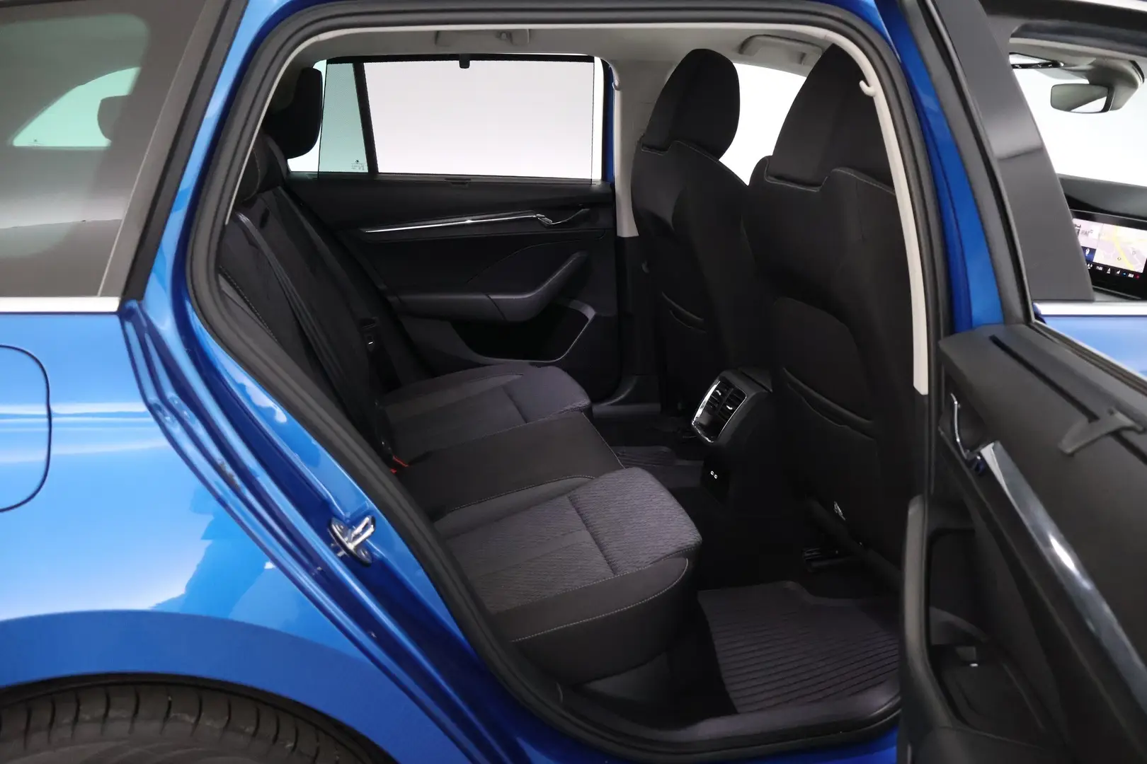 Car Image - 3glcVwAlarWvT33ixx13Nn