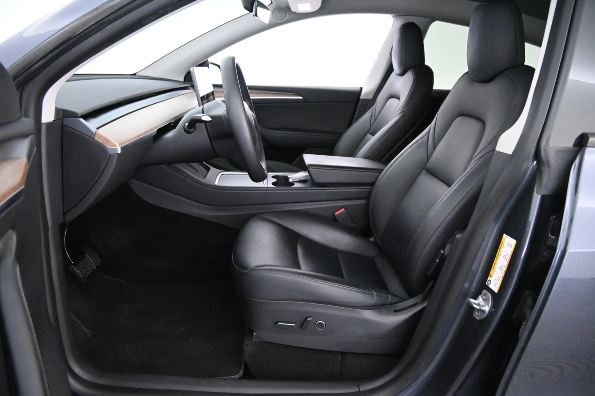 Car Image - 4WX7QM9YNSiOxqeMuRD9uU