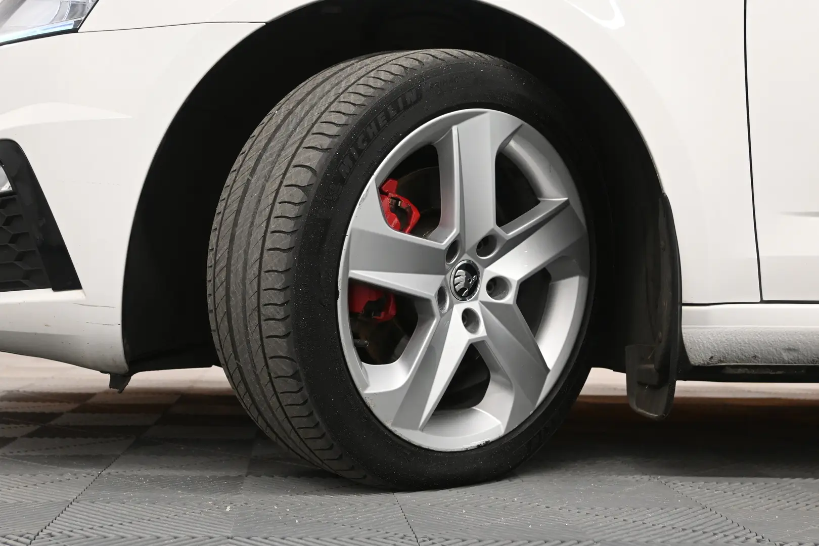 Car Image - 6Y2Ra4dwqqwawW1FA7KN50