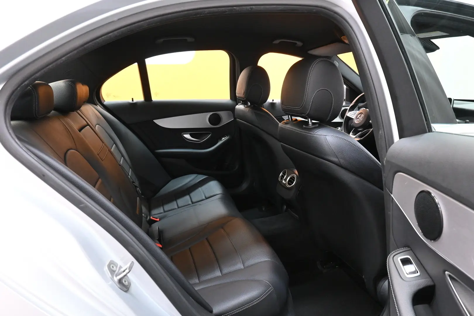 Car Image - 6oa2PnSgcKn8XiIgQU6WJO