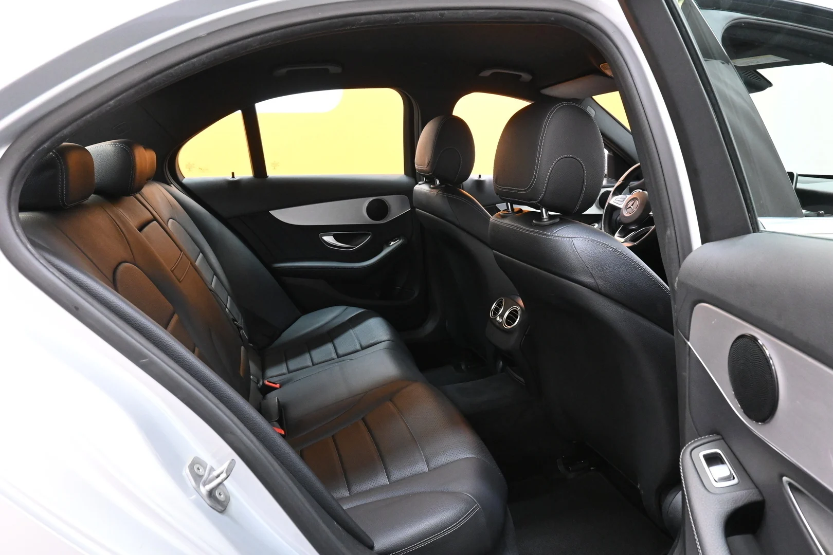 Car Image - 6oa2PnSgcKn8XiIgQU6WJO