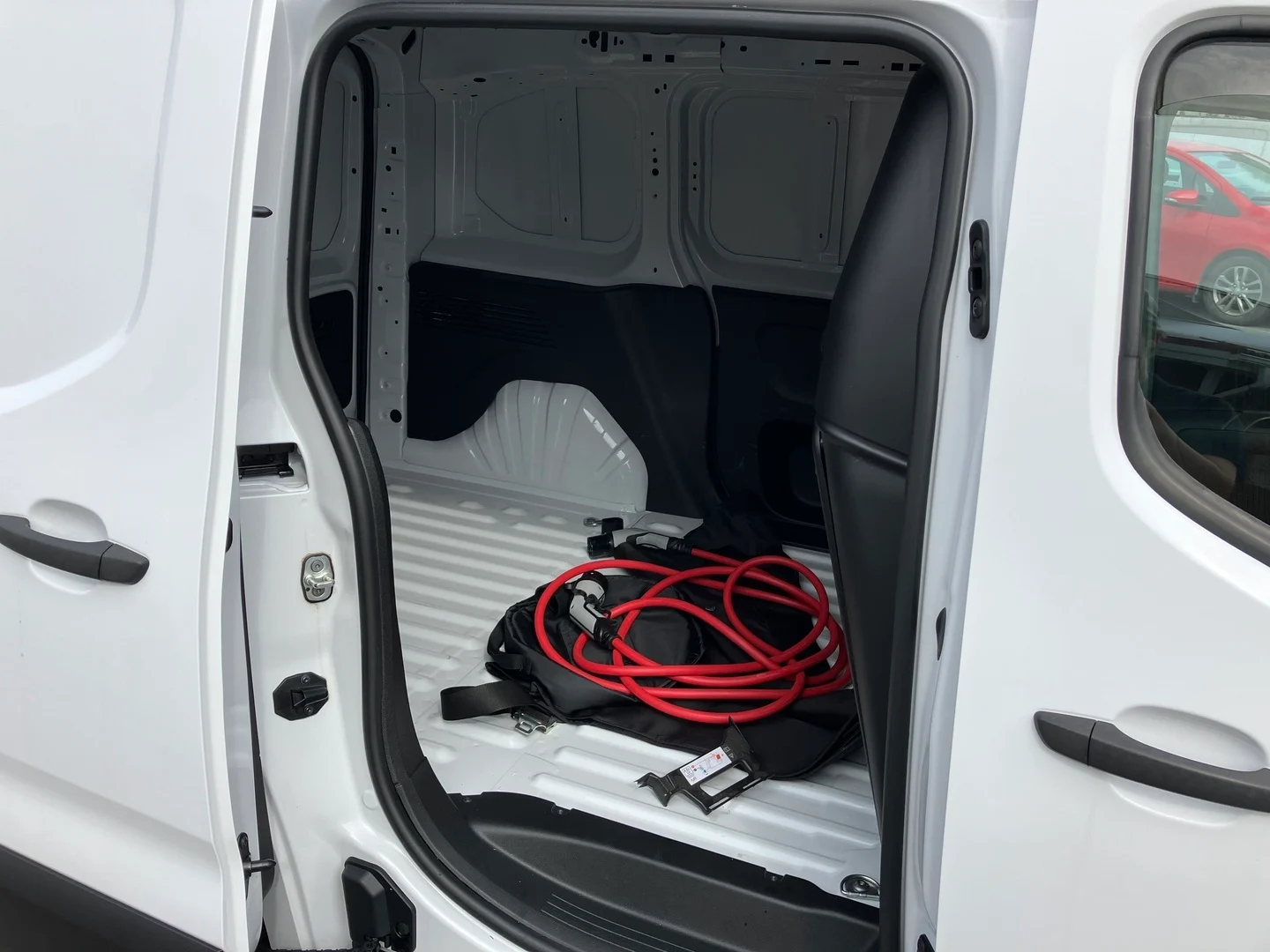 Car Image - 4vacUBNpQjJUW5o8N02KVK