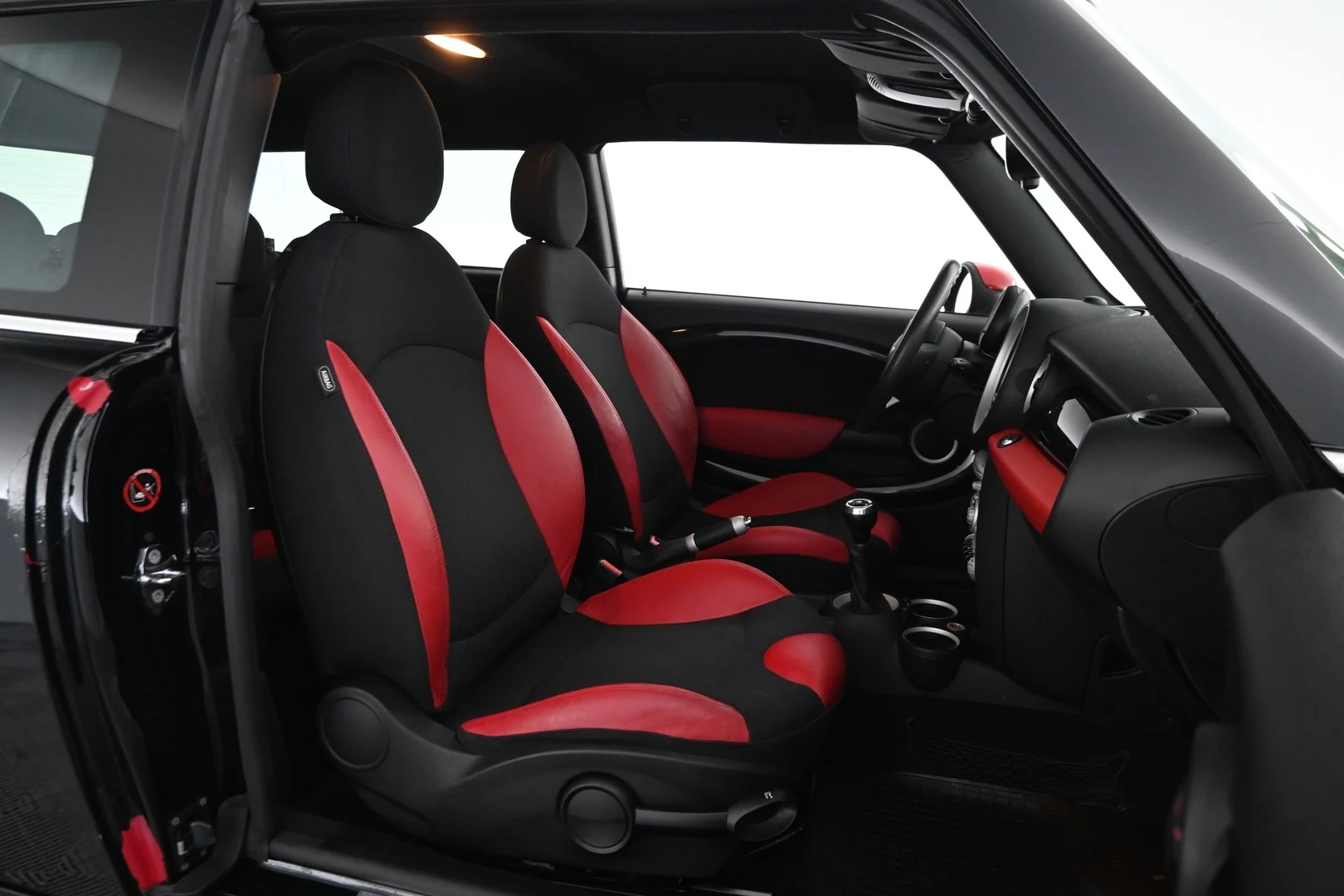 Car Image - 2qbmK8GrgKxNA3LpxVz76I