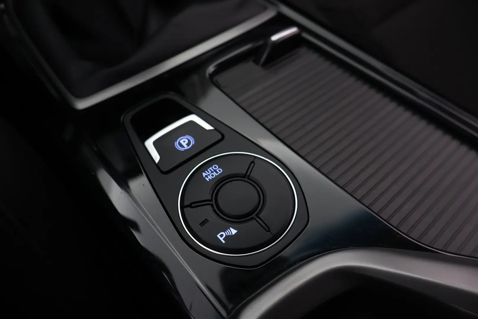 Car Image - 7dv3yMx4UUSjjtZIjoiZXR