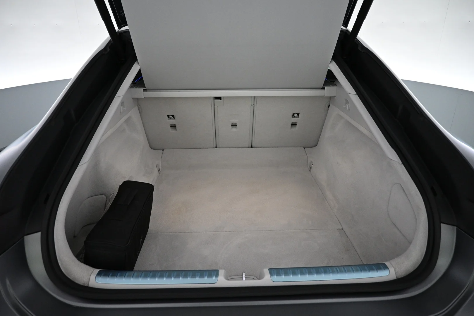 Car Image - 5MpXiLENiarJmqbA4tO4oT