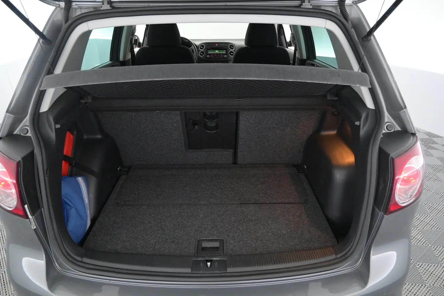 Car Image - 6I2hbpLMAWjQjxMWZDIC42