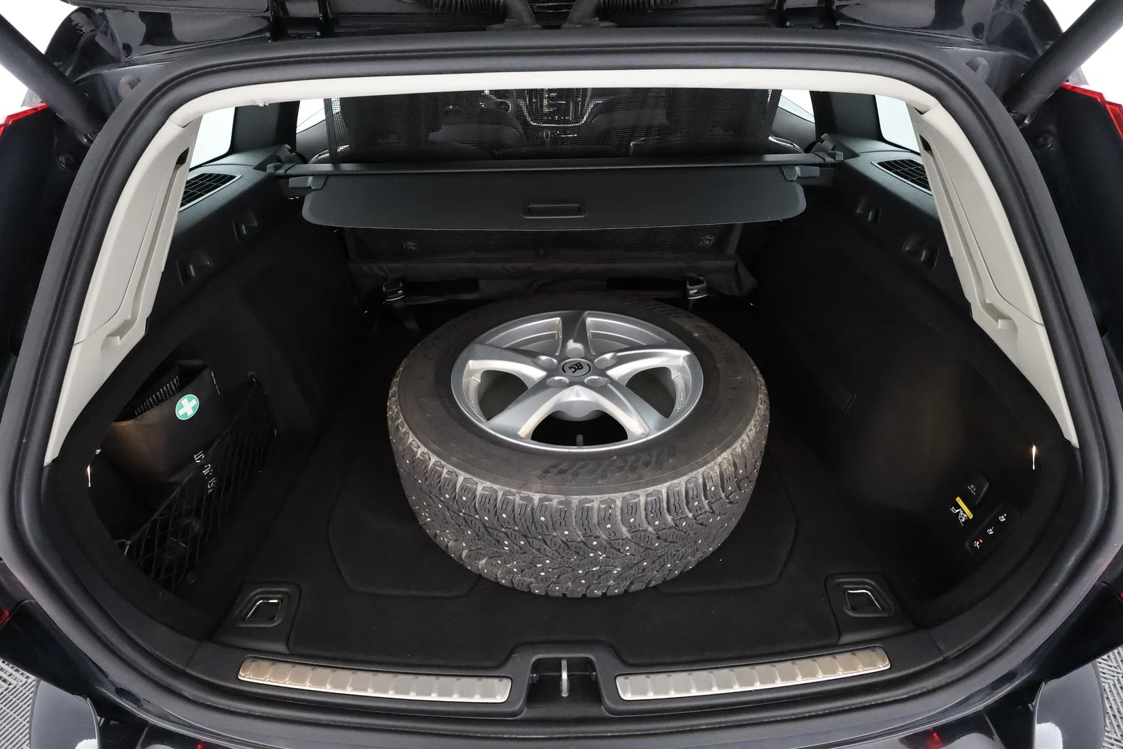 Car Image - 2oQnU4J5rh0TK5cJneX9qk