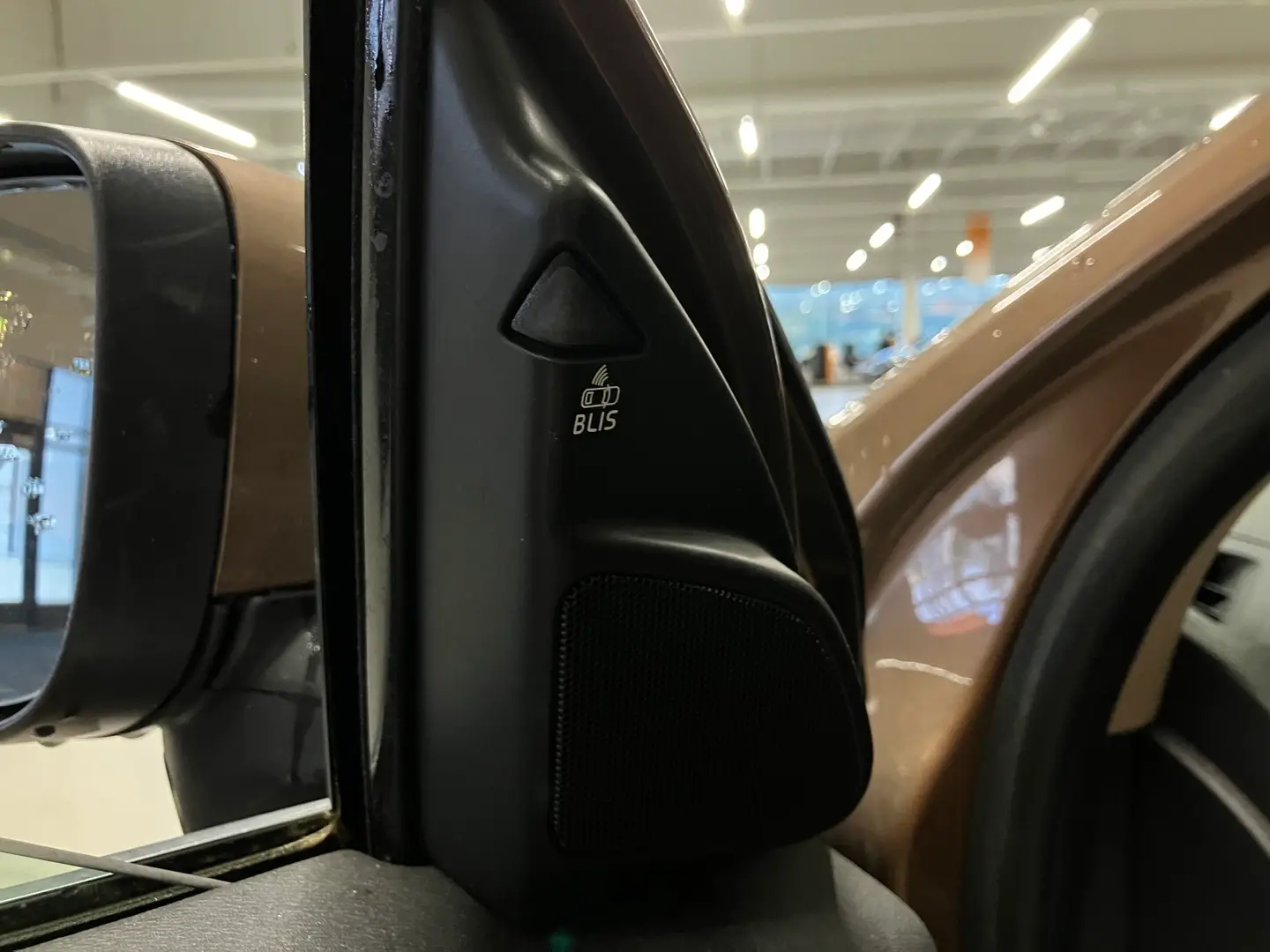 Car Image - 4hk3EM04AYzVLF725hr7um