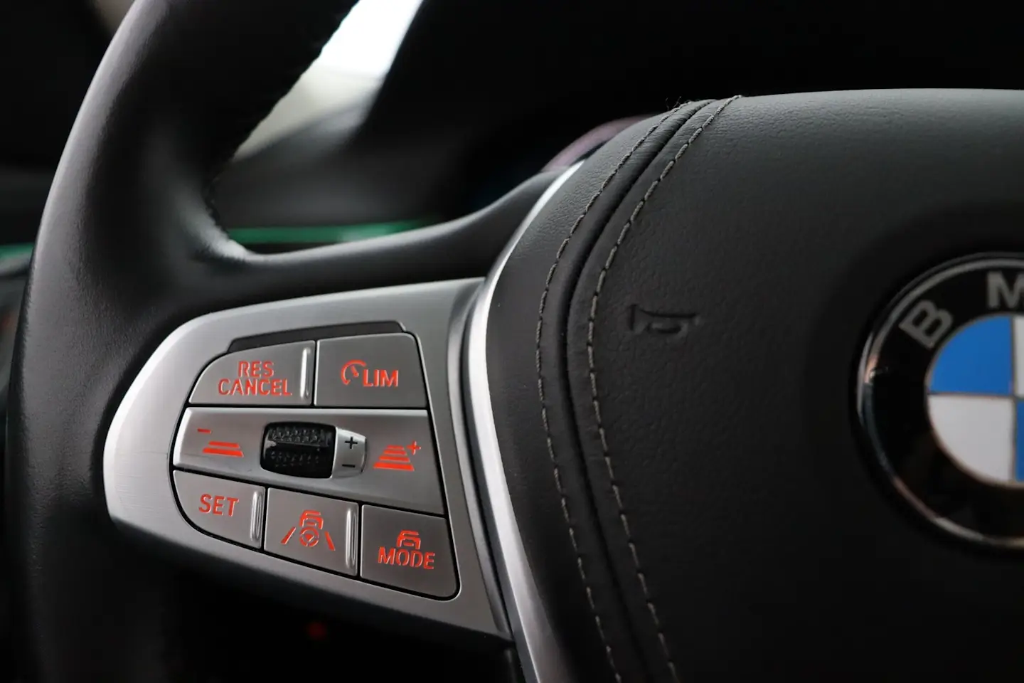 Car Image - 4n5DGxEY0OZAcxM1u6HMUb