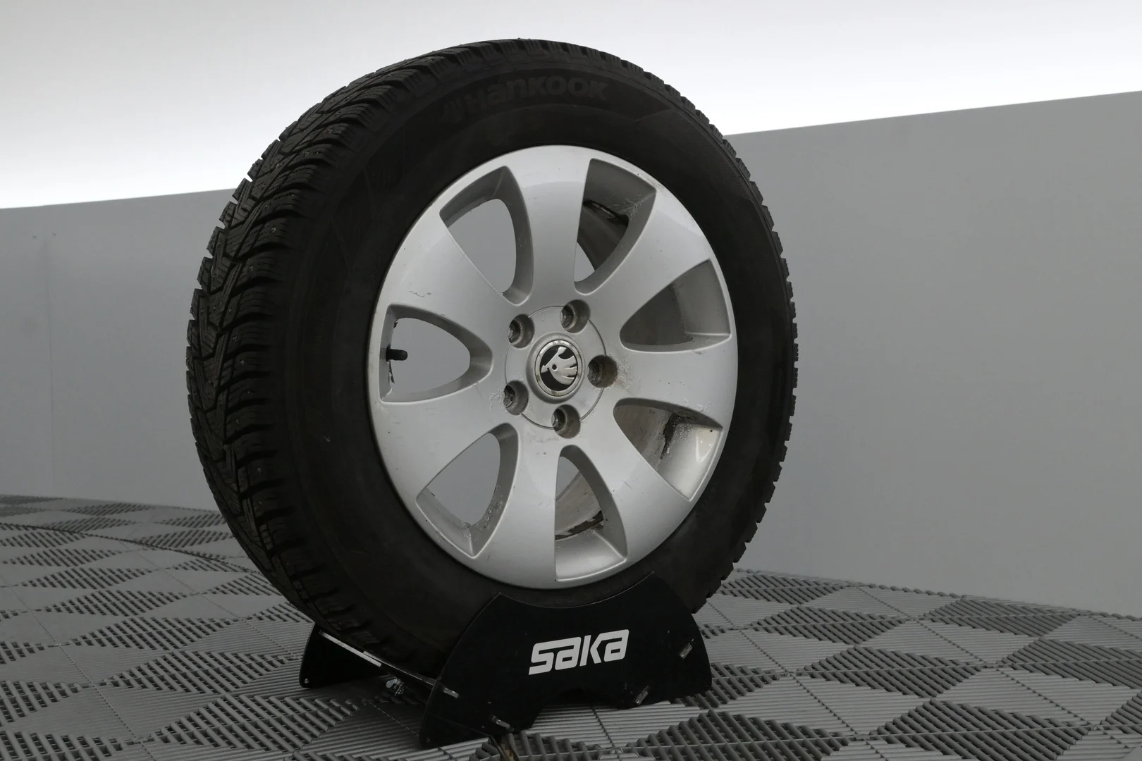 Car Image - 2PC6GuwtsRp4KBxNtkSQeV