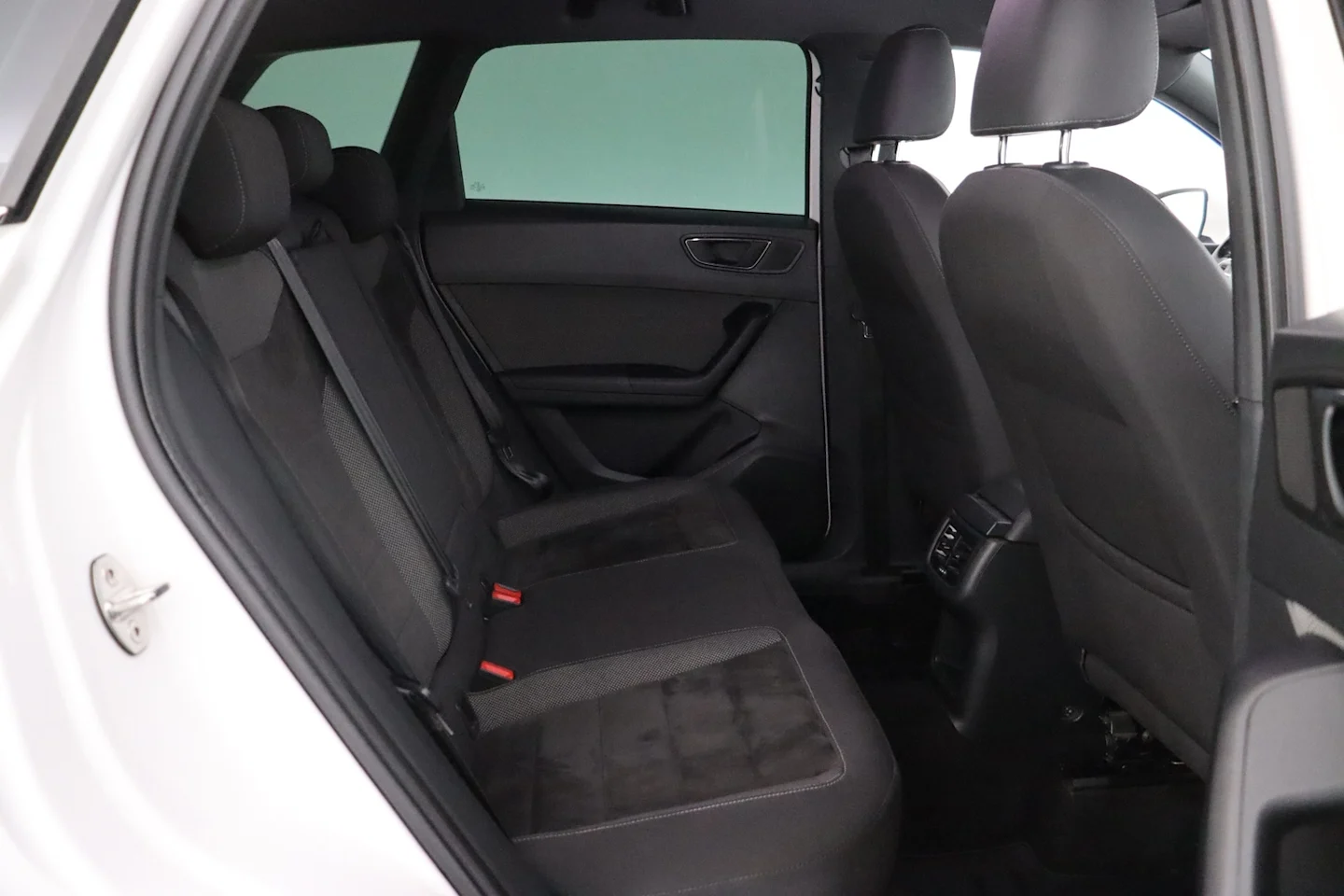 Car Image - 2b2TSoeHZ6GgCx4u3k4nSO