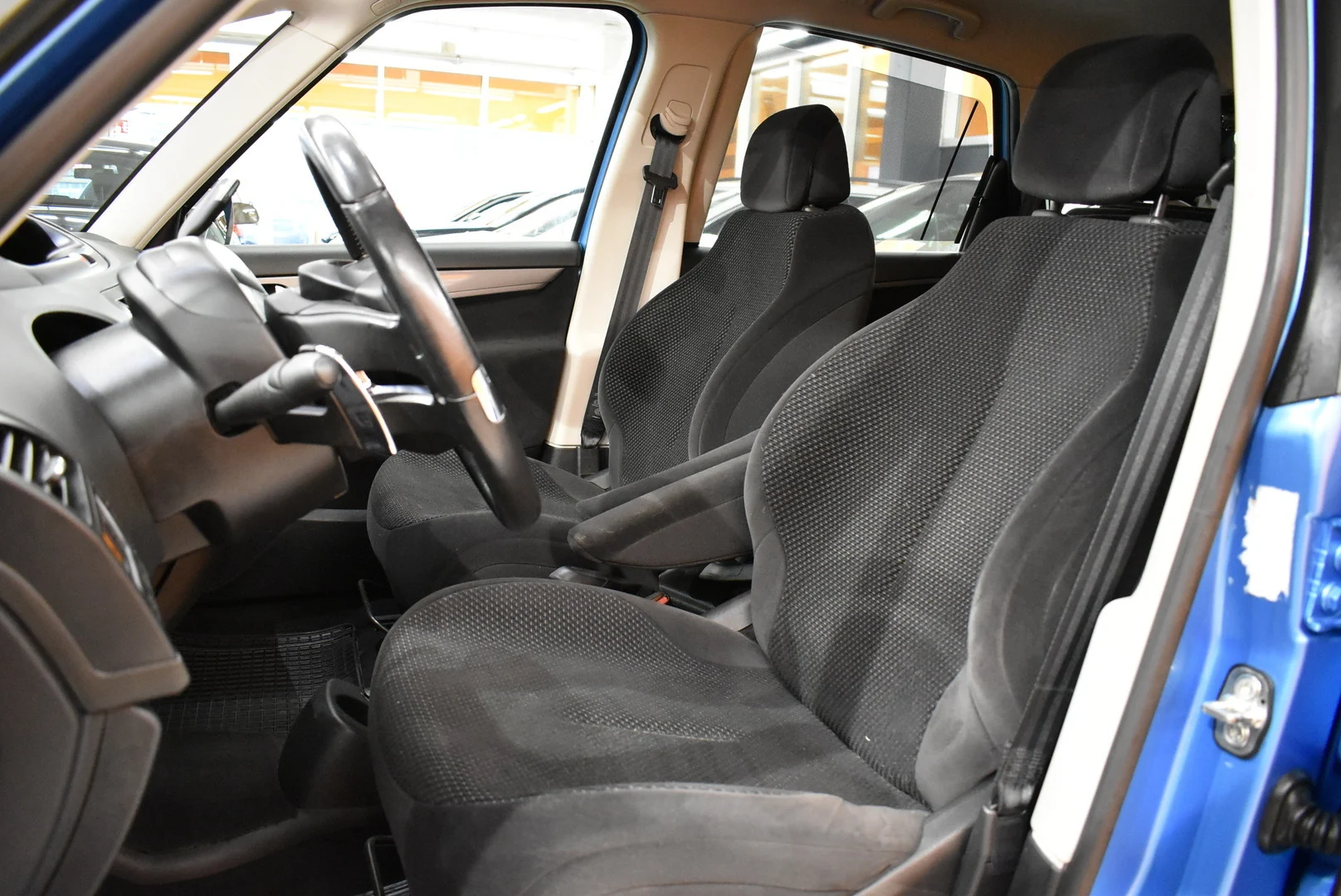 Car Image - 5J26SwNNkgvAGNxYnQyfBZ
