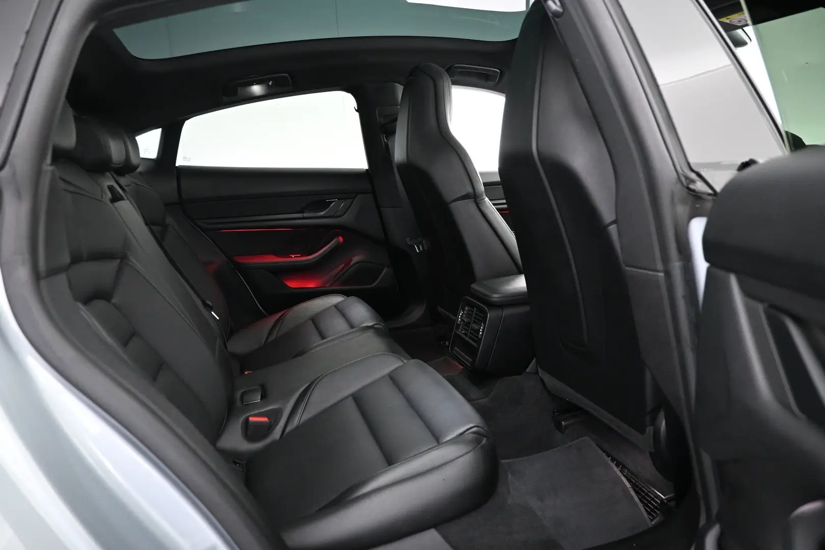 Car Image - 7E8xzHKbJWzuPzlSNqn8ad
