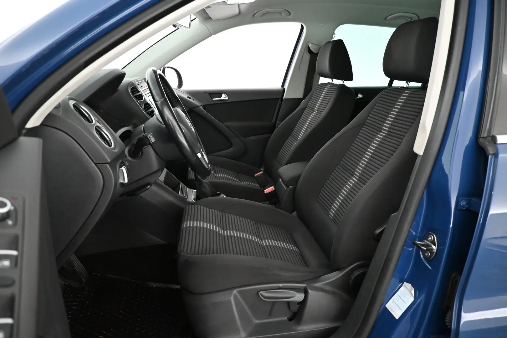 Car Image - 6TrG6ORZfoO1hi8wFGJzmf