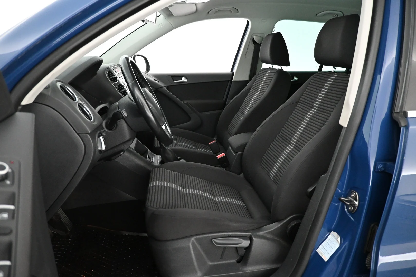 Car Image - 6TrG6ORZfoO1hi8wFGJzmf