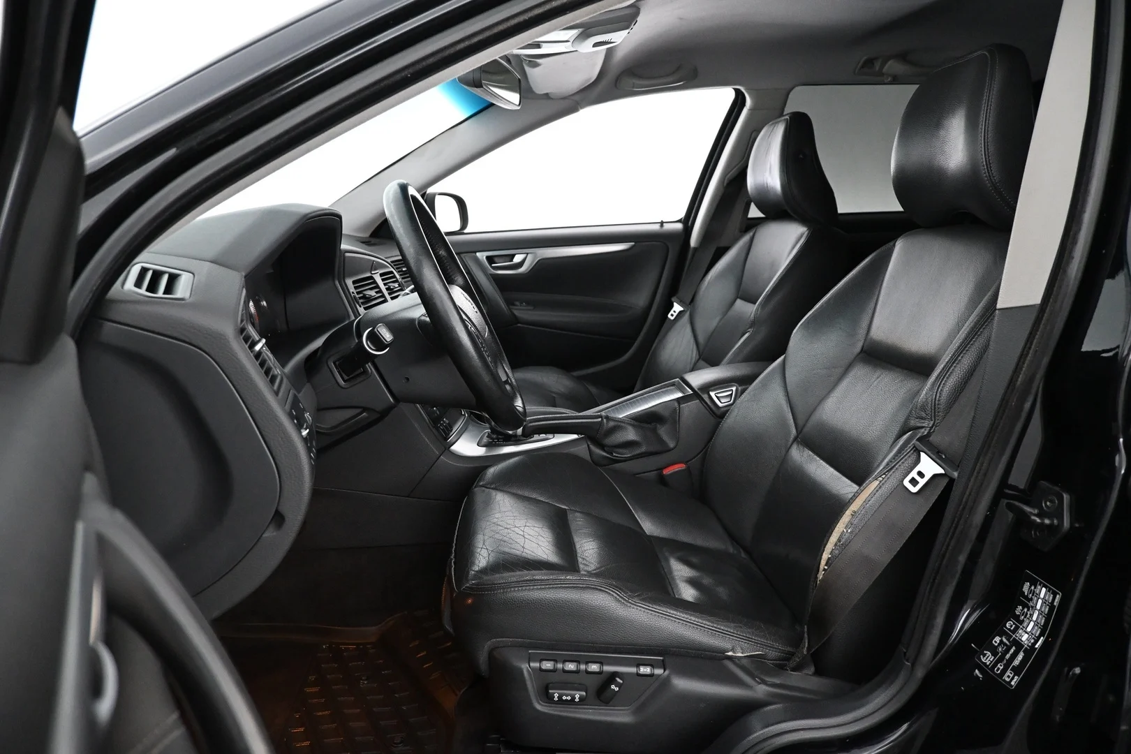 Car Image - 3q2JEkrY2X8qSF9vgy0FpJ