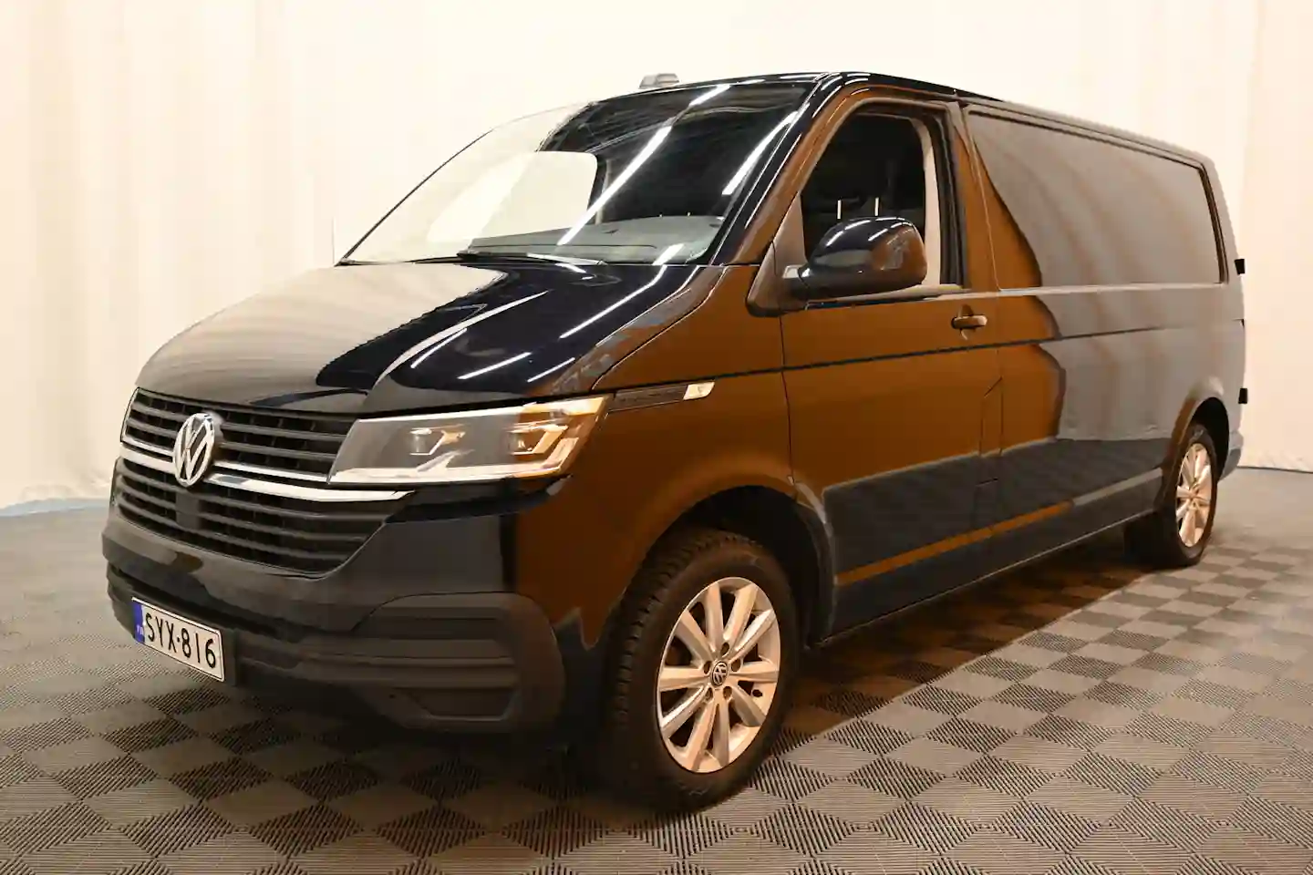 Car Image - 1WtrUIRgO7mnG5b97D6WgN