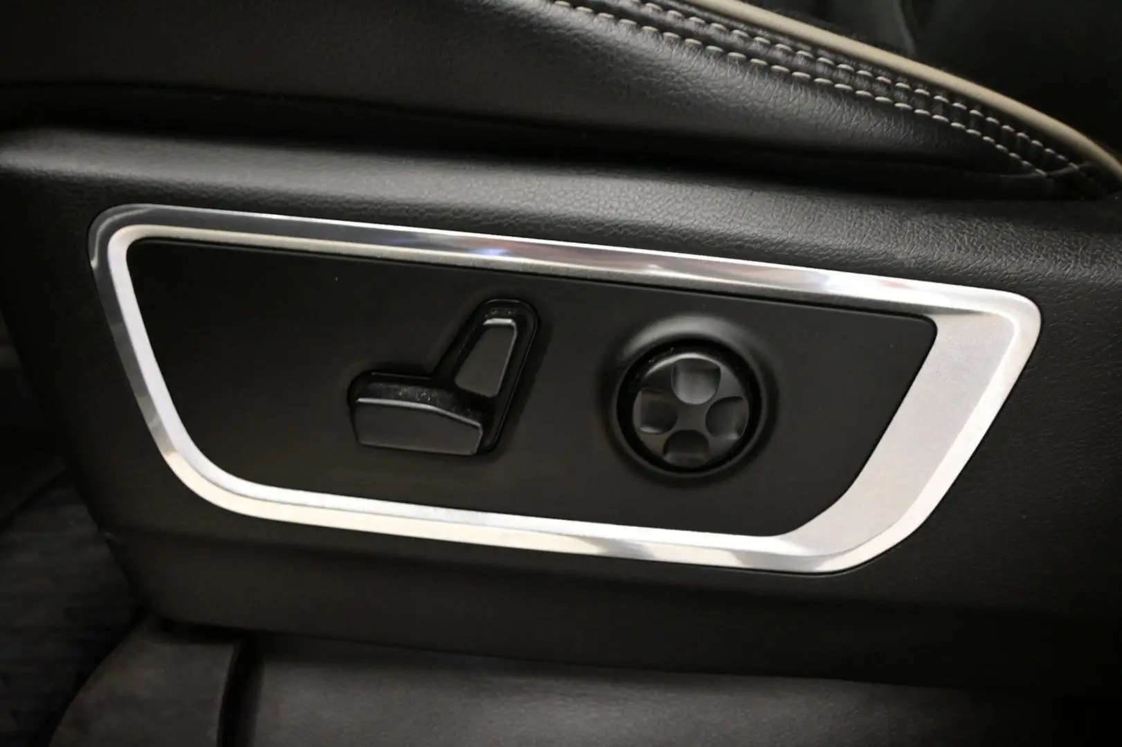 Car Image - 2oEDmYI3U4z6N8g3znNxXC