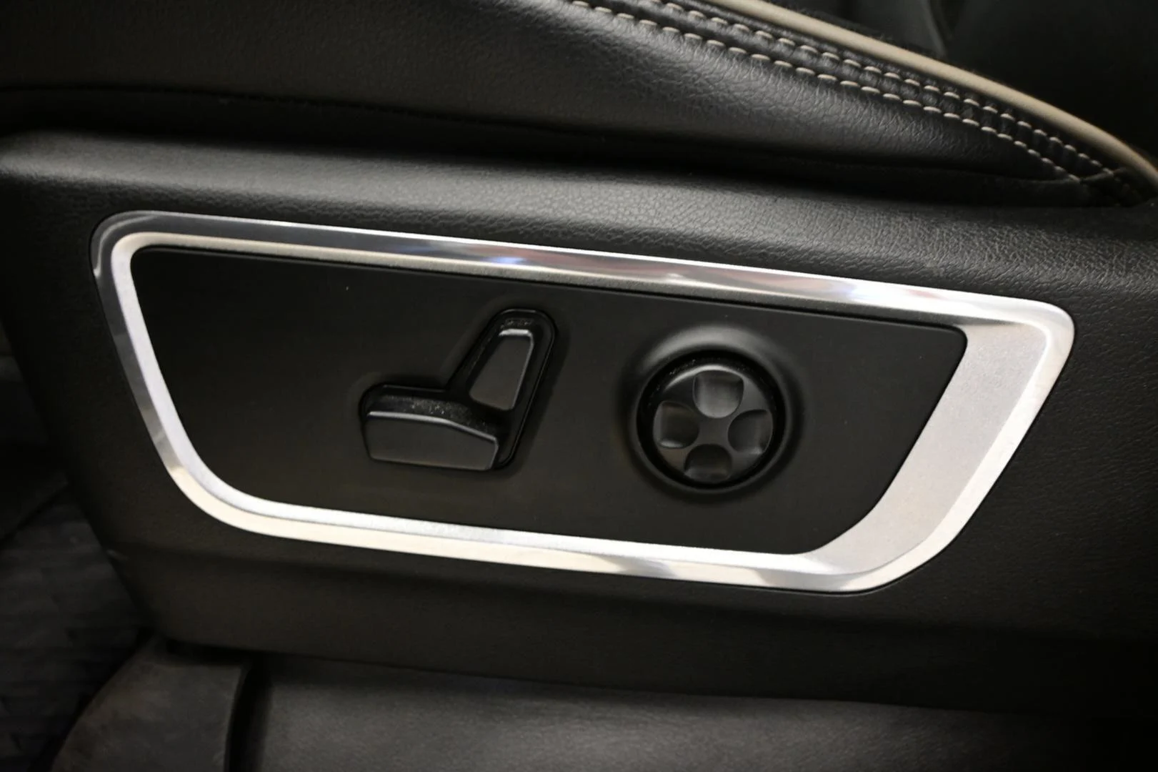 Car Image - 2oEDmYI3U4z6N8g3znNxXC