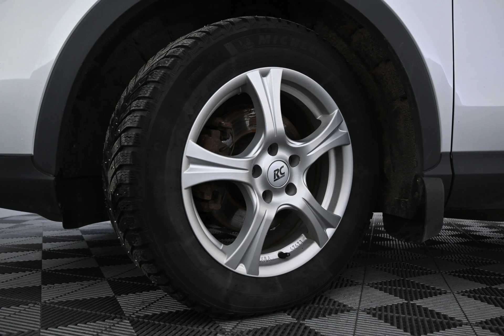 Car Image - 2d5E62loBz8VlGDLG6Rl8F