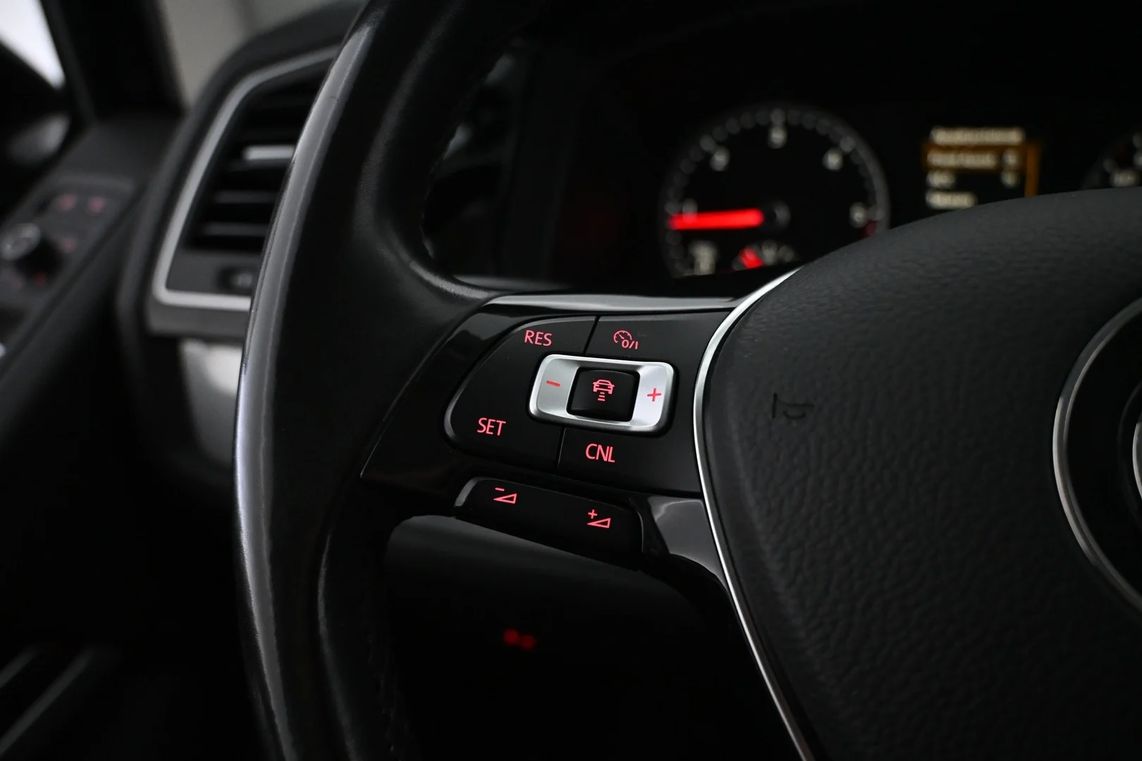 Car Image - 5UDkAVDms5UVT8TkbxlGLM