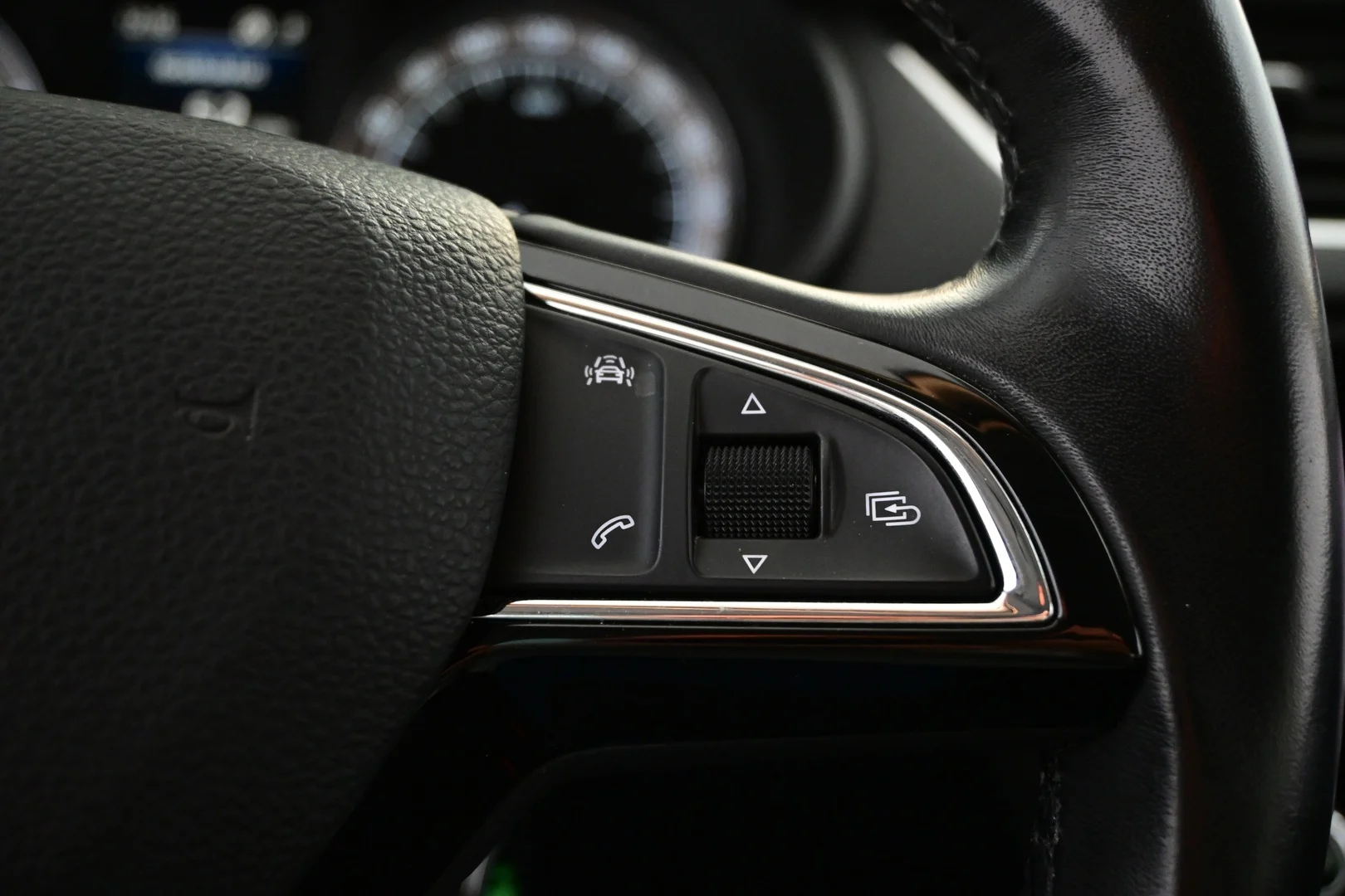 Car Image - 3yPSmzJ0MNZOJQJSgsldfD