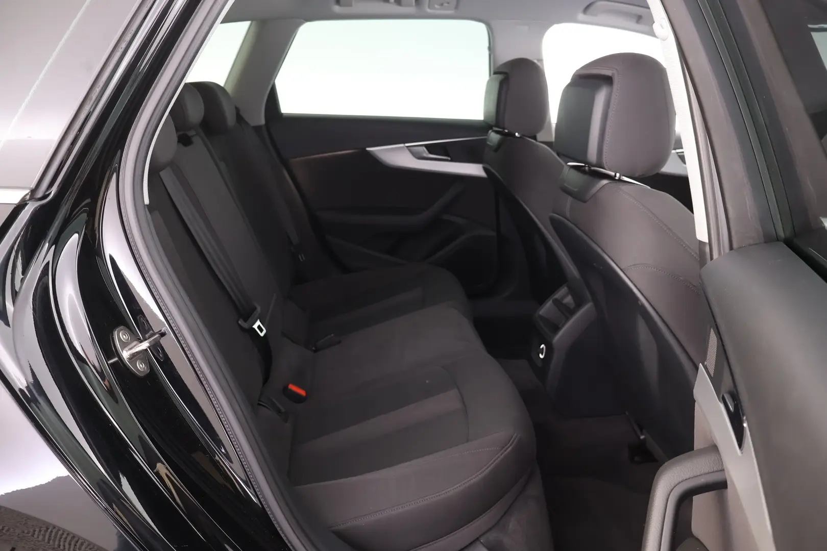 Car Image - 3toIJLO2A6w9PzhlpttVzL