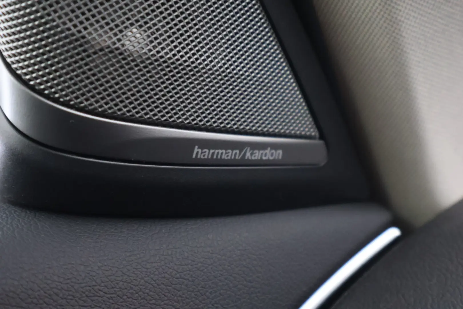 Car Image - 6tbKGmFcXYVzY8q3CuGAIF
