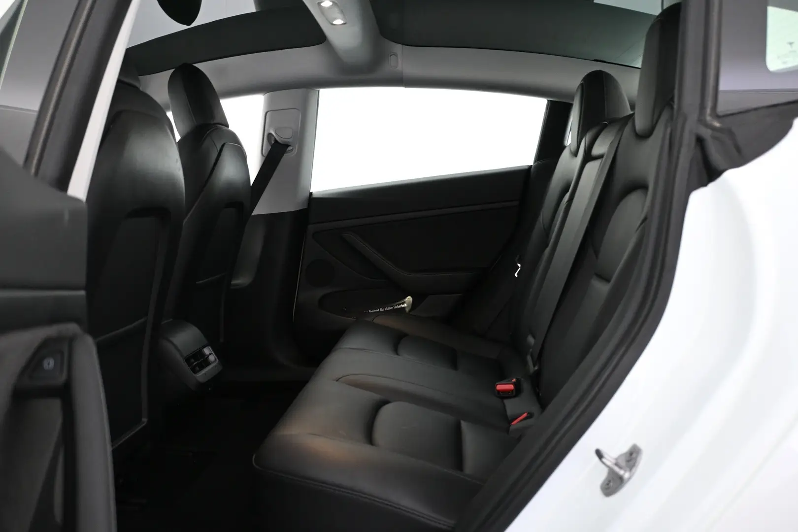 Car Image - 6usrxeYFo9gU9nqQrGiQpm