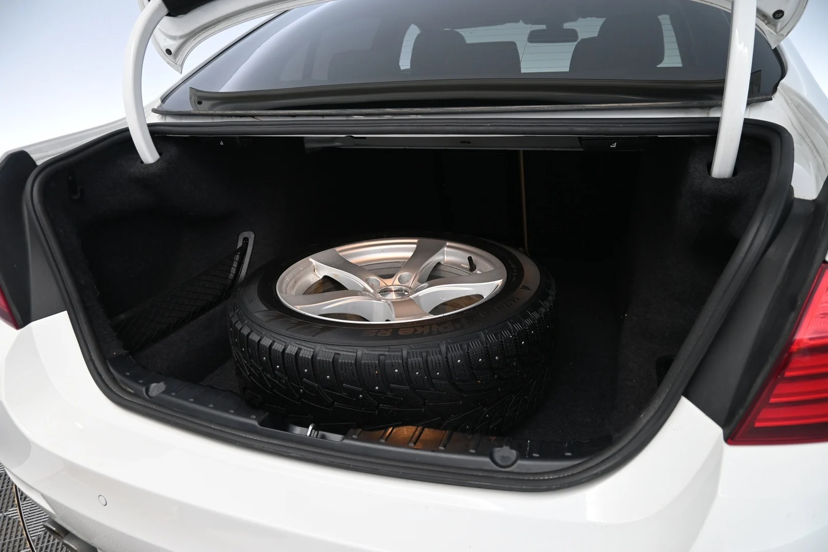 Car Image - 4qnR8RkkI3g3w1bWRRrFoq