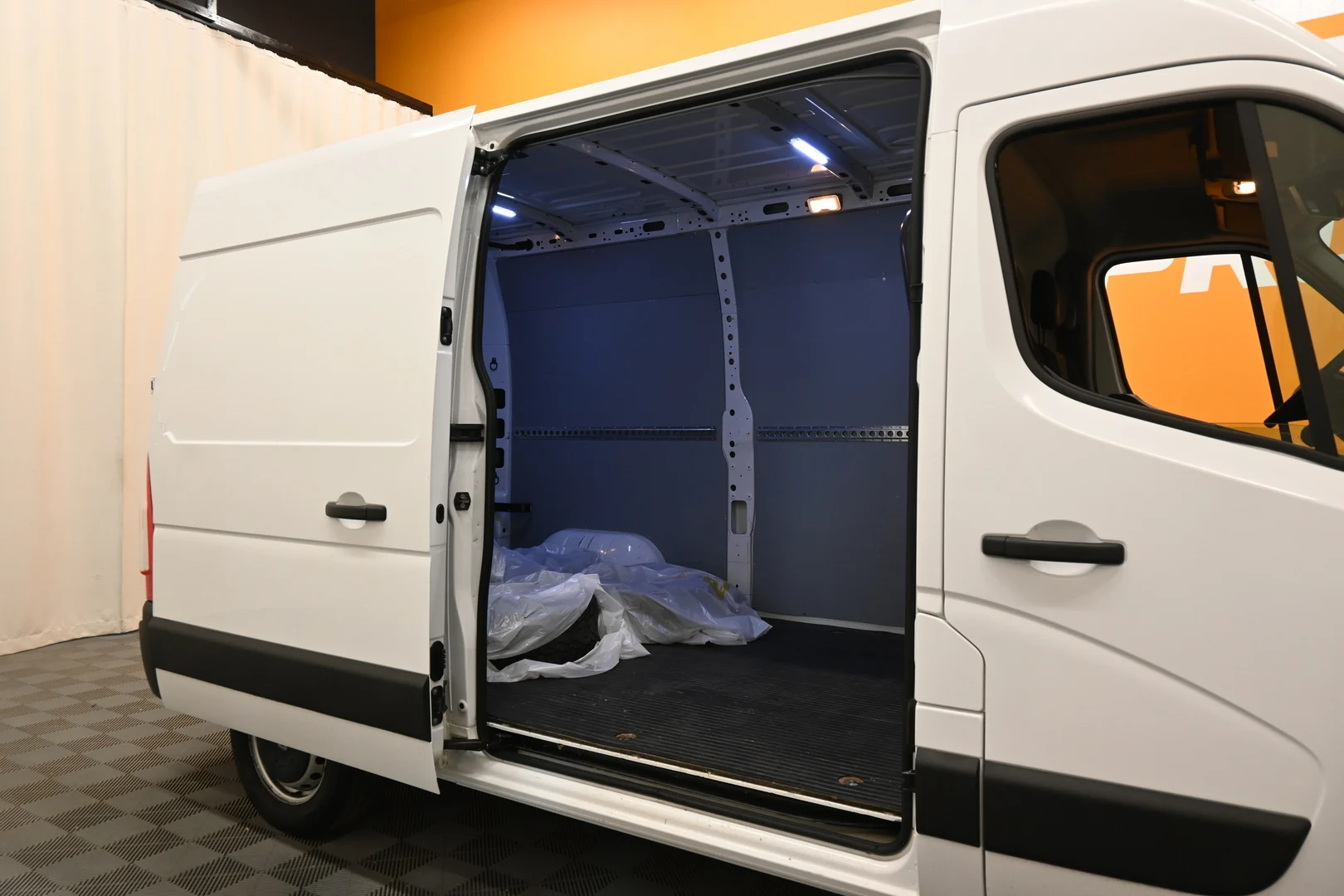 Car Image - 4kkOMQkUMX1Df8rCMpcUqF