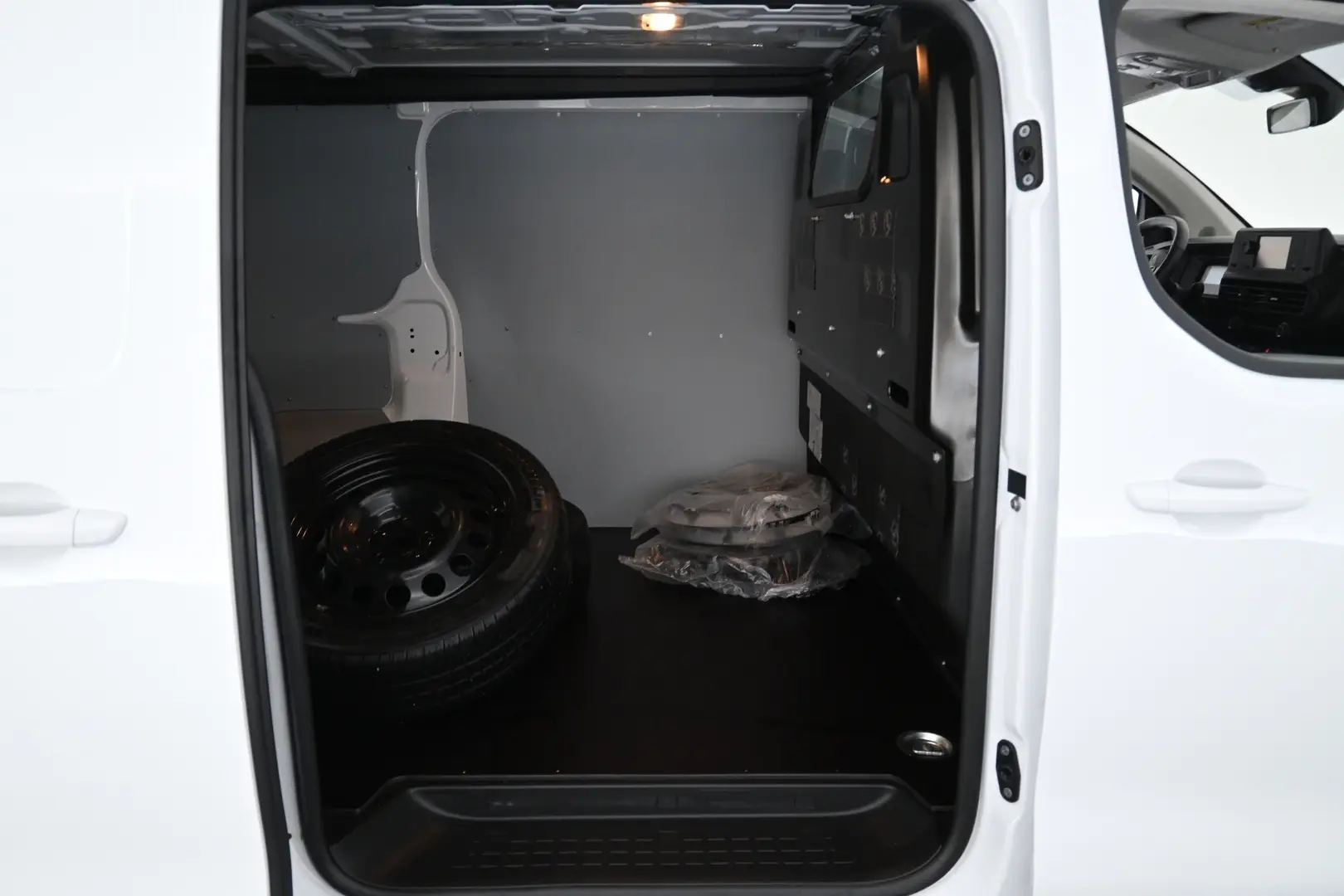 Car Image - 5aPqTAkAYmbvwWbGbHpSTP